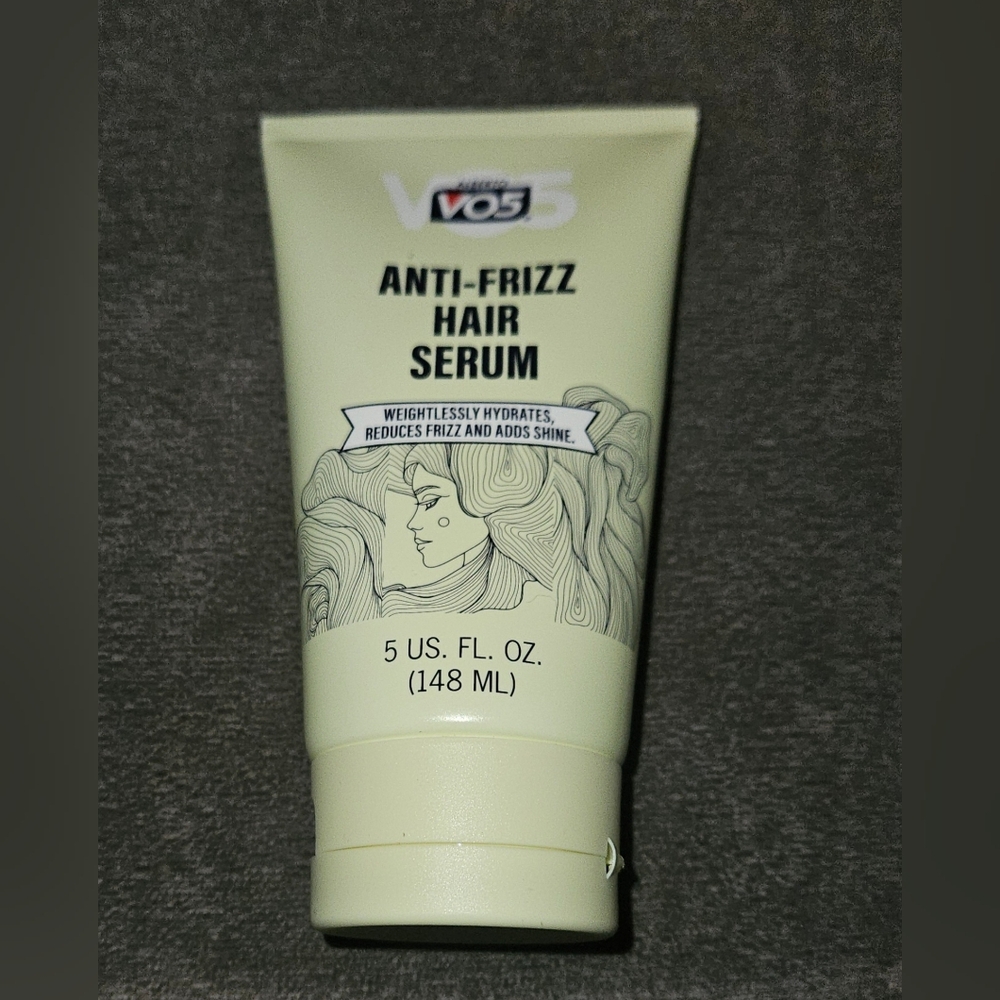 V O5 Anti-Frizz Hair Serum 5fl Oz BNIB